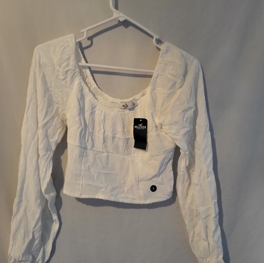 White long sleeve small Hollister crop top. With tag.